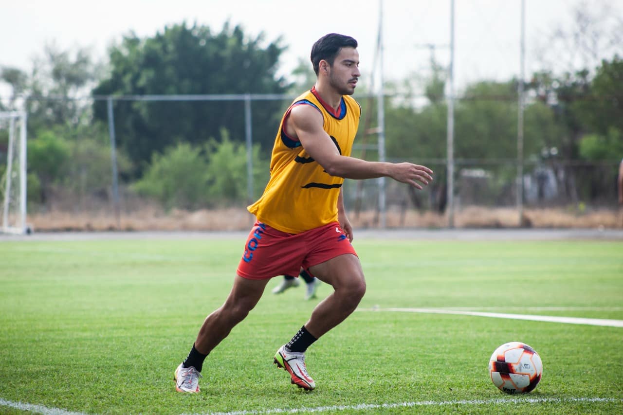 correcaminos sale de caceria ante leones negros